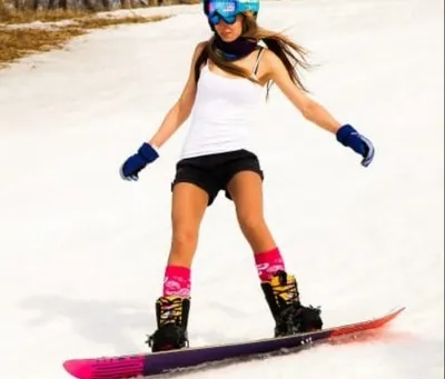 Snowboarding in shorts and a T-shirt on Sheregesh